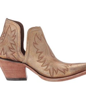 Brand new, never worn. Ariat Dixon Boot in distressed gold color size 7